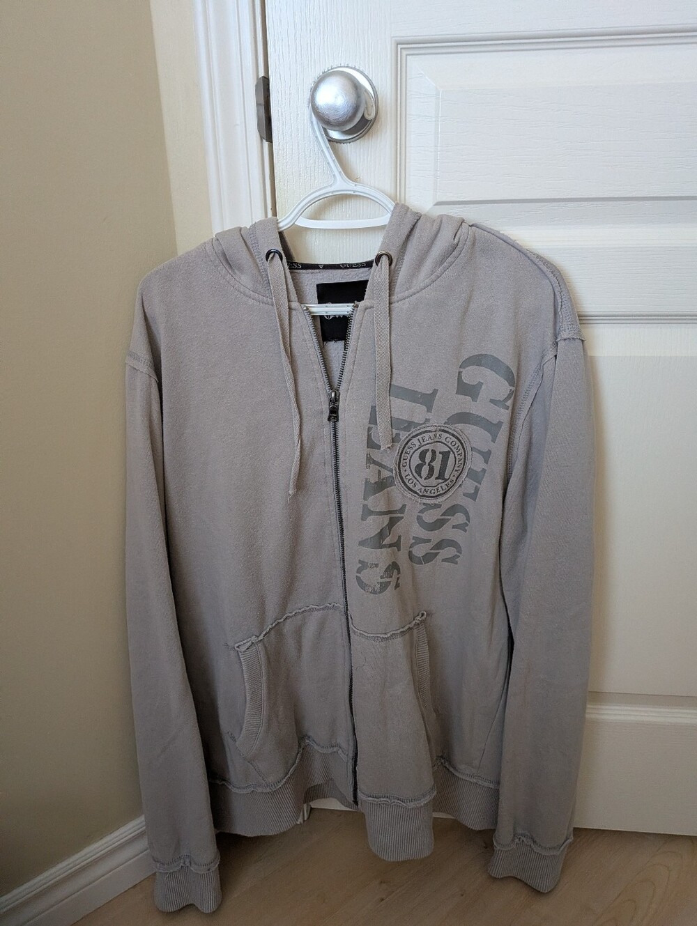 GUESS Mens XL Full Zip Hoodie Beige Fleece Lined Sweatshirt Graphic Logo Jacket